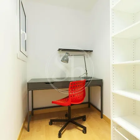Spacious Apartment In Eixample Heart Of Barcelona *